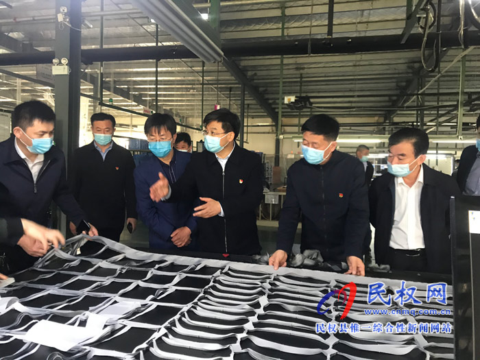 縣委副書記、縣長張團結(jié)查看在建項目和出口創(chuàng)匯企業(yè)運行情況