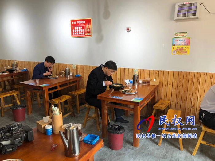 縣委副書記、縣長(zhǎng)張團(tuán)結(jié)調(diào)研餐飲業(yè)復(fù)工營(yíng)業(yè)情況