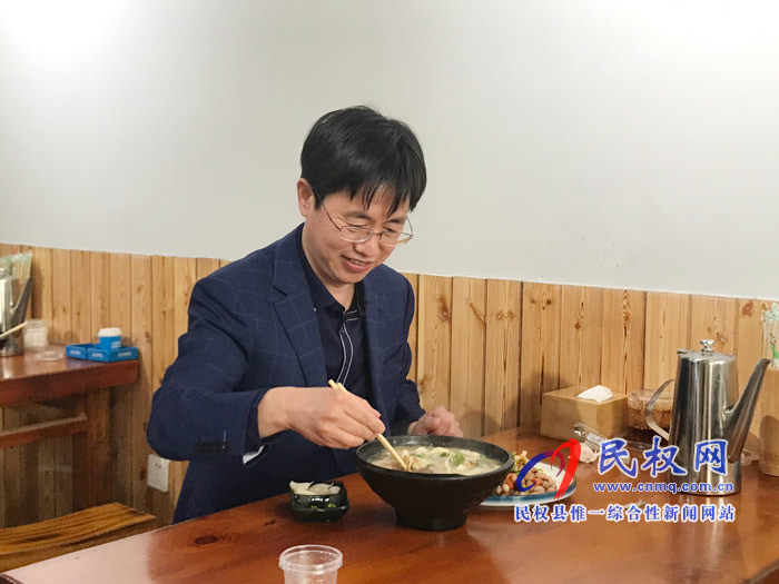 縣委副書記、縣長(zhǎng)張團(tuán)結(jié)調(diào)研餐飲業(yè)復(fù)工營(yíng)業(yè)情況