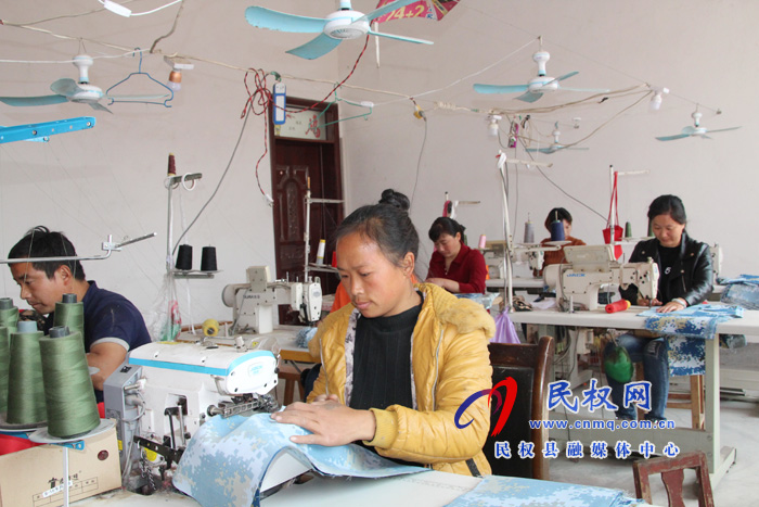 民權(quán)縣褚廟鄉(xiāng):小小服裝廠 脫貧好榜樣 民權(quán)縣褚廟鄉(xiāng):小小服裝廠 脫貧好榜樣