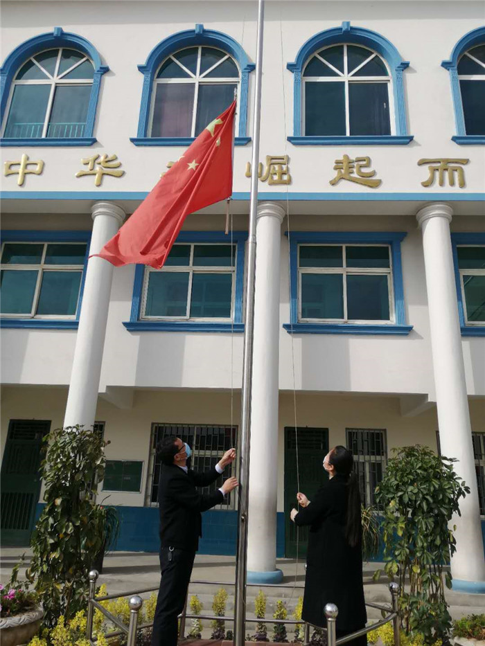 第三小學(xué)深切悼念新冠疫情中犧牲烈士和逝世同胞 第三小學(xué)深切悼念新冠疫情中犧牲烈士和逝世同胞