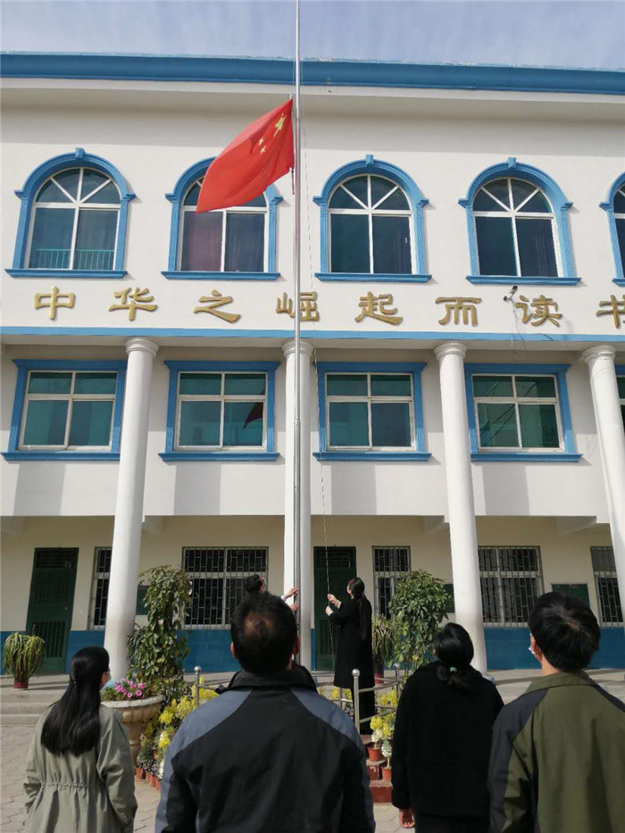 第三小學(xué)深切悼念新冠疫情中犧牲烈士和逝世同胞 第三小學(xué)深切悼念新冠疫情中犧牲烈士和逝世同胞
