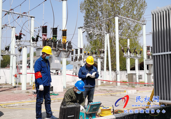 民權(quán)縣供電公司“電醫(yī)生”為設(shè)備“體檢” 民權(quán)縣供電公司“電醫(yī)生”為設(shè)備“體檢”