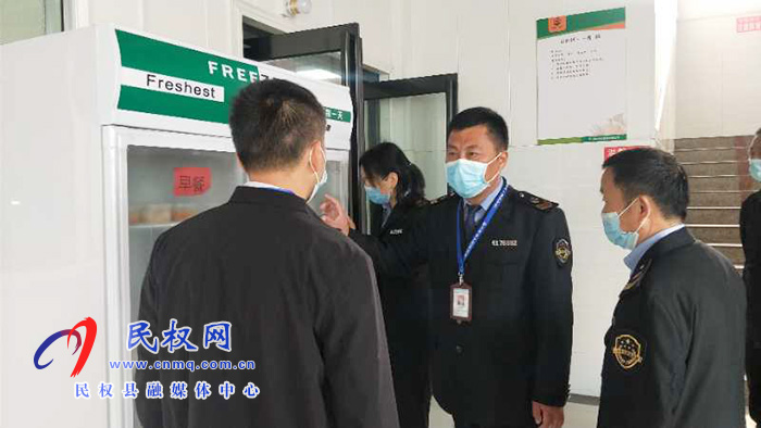 民權縣花園鄉(xiāng)食品藥品監(jiān)督管理所檢查學校食堂安全 民權縣花園鄉(xiāng)食品藥品監(jiān)督管理所檢查學校食堂安全