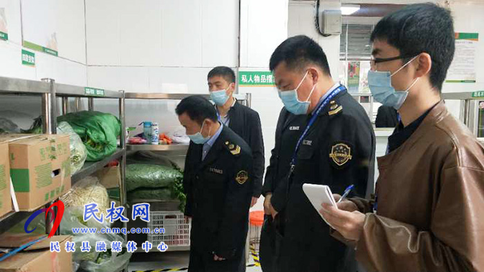 民權縣花園鄉(xiāng)食品藥品監(jiān)督管理所檢查學校食堂安全 民權縣花園鄉(xiāng)食品藥品監(jiān)督管理所檢查學校食堂安全
