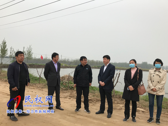 河南省水產(chǎn)科學(xué)研究院院長李治勛蒞民調(diào)研“四優(yōu)四化”項目暨水產(chǎn)品加工情況 河南省水產(chǎn)科學(xué)研究院院長李治勛蒞民調(diào)研“四優(yōu)四化”項目暨水產(chǎn)品加工情況