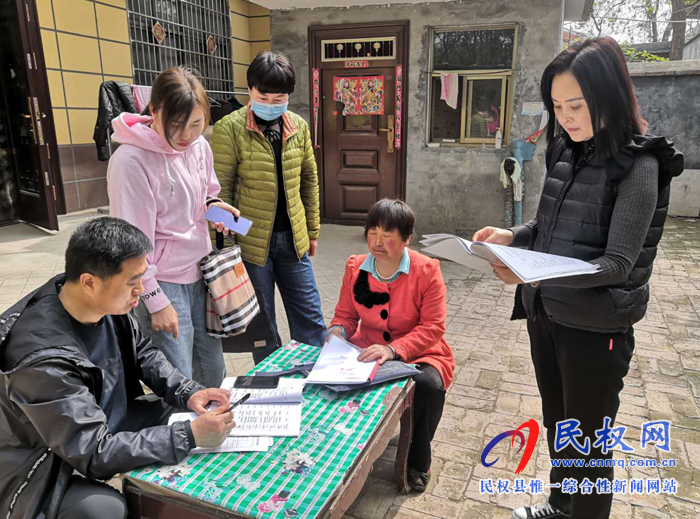縣委老干部局進(jìn)村入戶話脫貧、謀發(fā)展