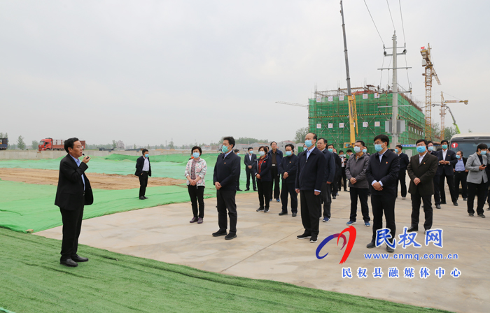 市委書記王戰(zhàn)營、市長張建慧帶隊(duì)觀摩點(diǎn)評民權(quán)縣重點(diǎn)工作