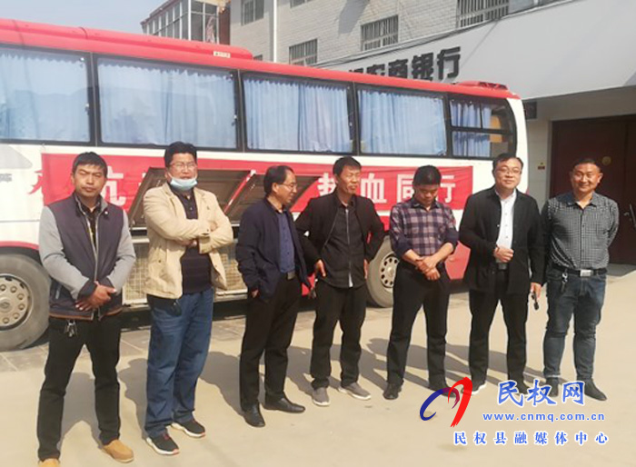 王莊寨鎮(zhèn)中心學(xué)校組織黨員教師 自愿參加義務(wù)獻(xiàn)血 王莊寨鎮(zhèn)中心學(xué)校組織黨員教師 自愿參加義務(wù)獻(xiàn)血
