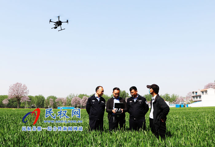 無人機(jī)撒下“天網(wǎng)” 毒罌粟無處遁形