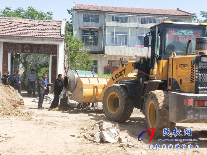 孫六鎮(zhèn):依法強制拆除違章建筑 孫六鎮(zhèn):依法強制拆除違章建筑