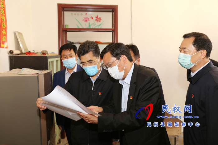 市委書記王戰(zhàn)營(yíng)到我縣吳莊村開展“三·五”基層工作日活動(dòng) 市委書記王戰(zhàn)營(yíng)到我縣吳莊村開展“三·五”基層工作日活動(dòng)