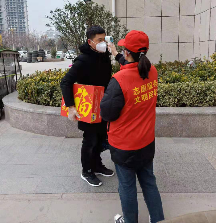 縣規(guī)劃中心組織志愿者到江山尚品小區(qū)開(kāi)展疫情防控志愿服務(wù) 縣規(guī)劃中心組織志愿者到江山尚品小區(qū)開(kāi)展疫情防控志愿服務(wù)