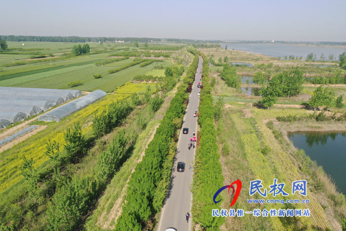 我縣環(huán)保局舉行“保護(hù)水資源 綠色伴我行”為主題的徒步穿越活動(dòng) 我縣環(huán)保局舉行“保護(hù)水資源 綠色伴我行”為主題的徒步穿越活動(dòng)