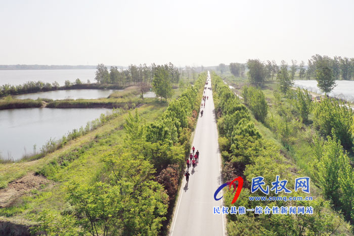 我縣環(huán)保局舉行“保護(hù)水資源 綠色伴我行”為主題的徒步穿越活動(dòng) 我縣環(huán)保局舉行“保護(hù)水資源 綠色伴我行”為主題的徒步穿越活動(dòng)