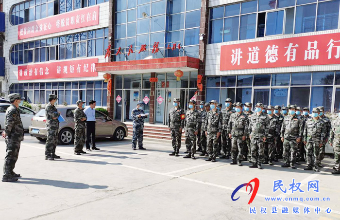 縣委常委、人武部政委江靜亞到龍?zhí)伶?zhèn)督導2020年基干民兵組織整頓點驗大會