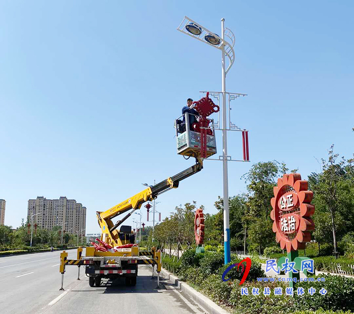 城管局路燈所加強(qiáng)防汛期間路燈設(shè)施的維修、維護(hù)