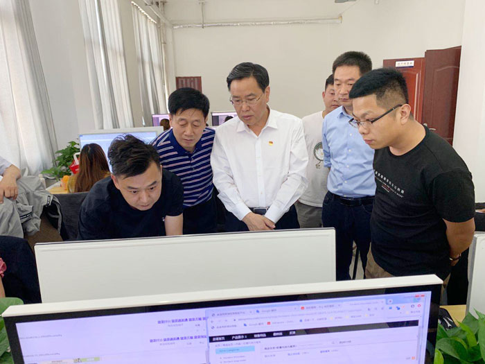 市人大常委會副主任、縣委書記姬脈常調(diào)研指導我縣跨境電商產(chǎn)業(yè)發(fā)展工作