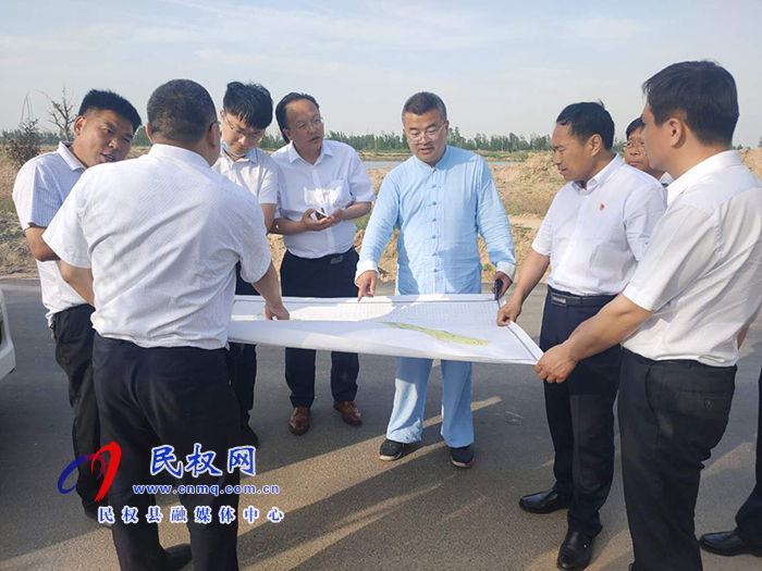 中民鄉(xiāng)鄰?fù)顿Y控股有限公司董事長鞠利一行蒞臨我縣考察背河洼地高效農(nóng)業(yè)示范園項(xiàng)目建設(shè)工作 中民鄉(xiāng)鄰?fù)顿Y控股有限公司董事長鞠利一行蒞臨我縣考察背河洼地高效農(nóng)業(yè)示范園項(xiàng)目建設(shè)工作