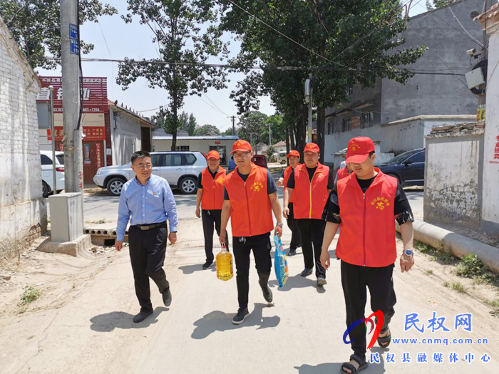 縣畜牧發(fā)展服務(wù)中心志愿者在行動(dòng) 縣畜牧發(fā)展服務(wù)中心志愿者在行動(dòng)