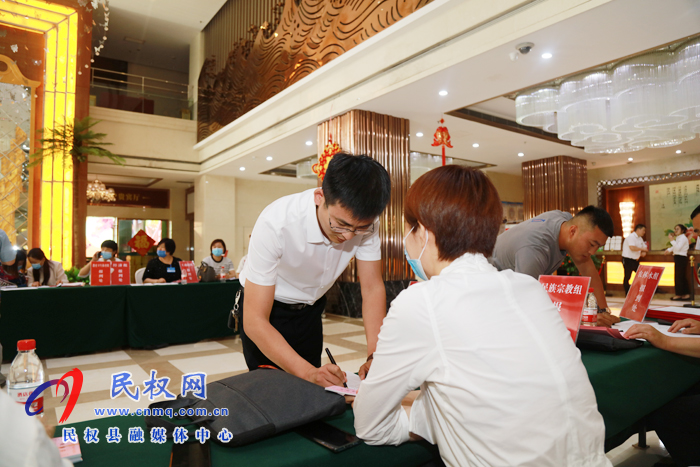 兩會(huì)進(jìn)行時(shí):政協(xié)委員今日?qǐng)?bào)到 兩會(huì)進(jìn)行時(shí):政協(xié)委員今日?qǐng)?bào)到