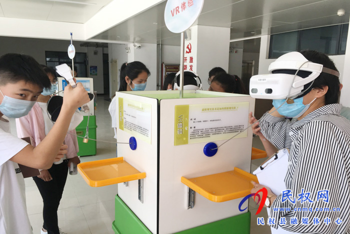 科普大篷車進(jìn)校園 科普大篷車進(jìn)校園