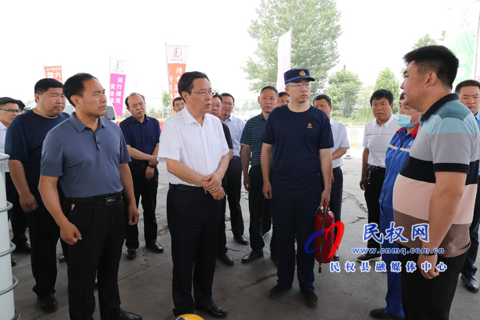市人大常委會副主任、縣委書記姬脈常查看“三夏”生產(chǎn)時強調(diào)：搶抓農(nóng)時 科學(xué)調(diào)度 確保顆粒歸倉
