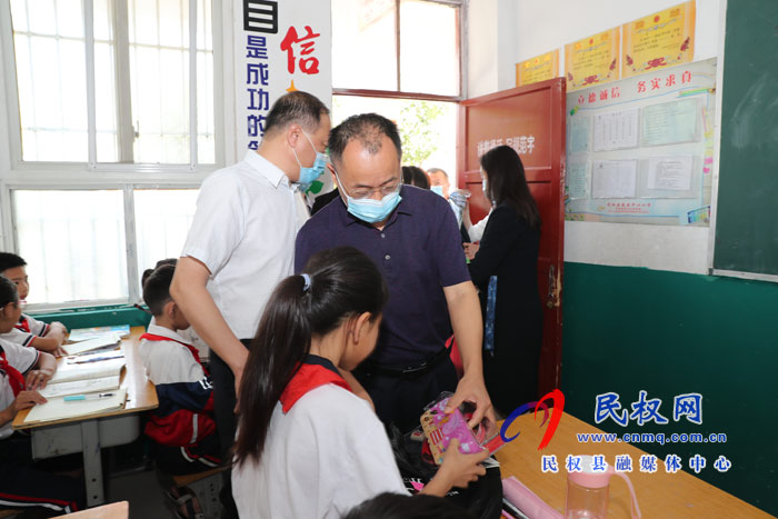 姬脈常寄語全縣少年兒童：立志，樹遠(yuǎn)大理想；求知，成棟梁之才