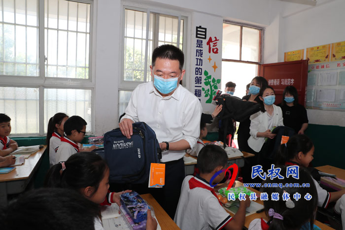 姬脈常寄語全縣少年兒童：立志，樹遠(yuǎn)大理想；求知，成棟梁之才