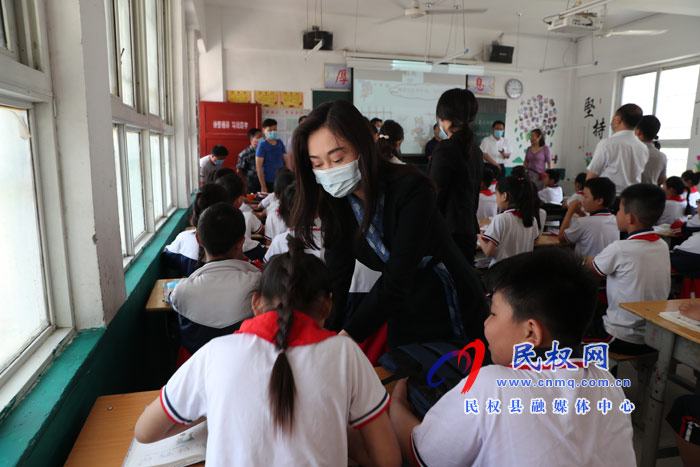姬脈常寄語全縣少年兒童：立志，樹遠(yuǎn)大理想；求知，成棟梁之才