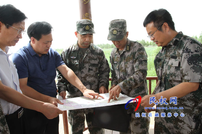 商丘軍分區(qū)司令員趙伯橋到我縣察看防汛工作 商丘軍分區(qū)司令員趙伯橋到我縣察看防汛工作