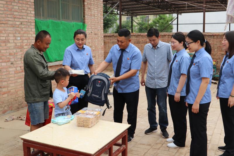 民權(quán)縣人民檢察院開展“六一慰問送關(guān)愛，情系兒童護成長”活動