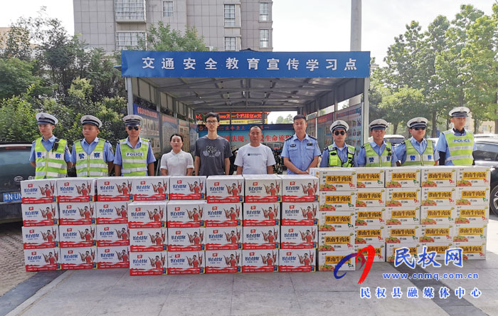 縣東方超市慰問交通警察 縣東方超市慰問交通警察
