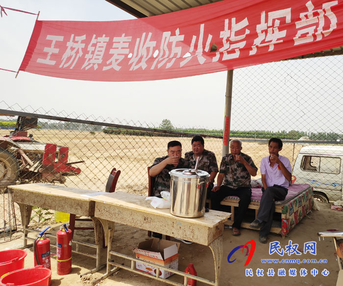王橋鎮(zhèn):解暑綠豆湯送到“三夏”一線 王橋鎮(zhèn):解暑綠豆湯送到“三夏”一線