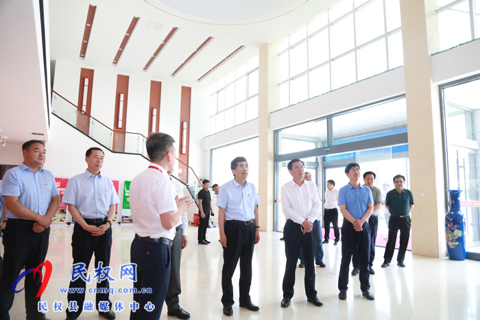 王戰(zhàn)營調(diào)研結(jié)對幫扶民權(quán)縣工作時強(qiáng)調(diào):全力抓好各項(xiàng)政策落地工作落實(shí) 確保圓滿完成脫貧攻堅目標(biāo)任務(wù) 王戰(zhàn)營調(diào)研結(jié)對幫扶民權(quán)縣工作時強(qiáng)調(diào):全力抓好各項(xiàng)政策落地工作落實(shí) 確保圓滿完成脫貧攻堅目標(biāo)任務(wù)