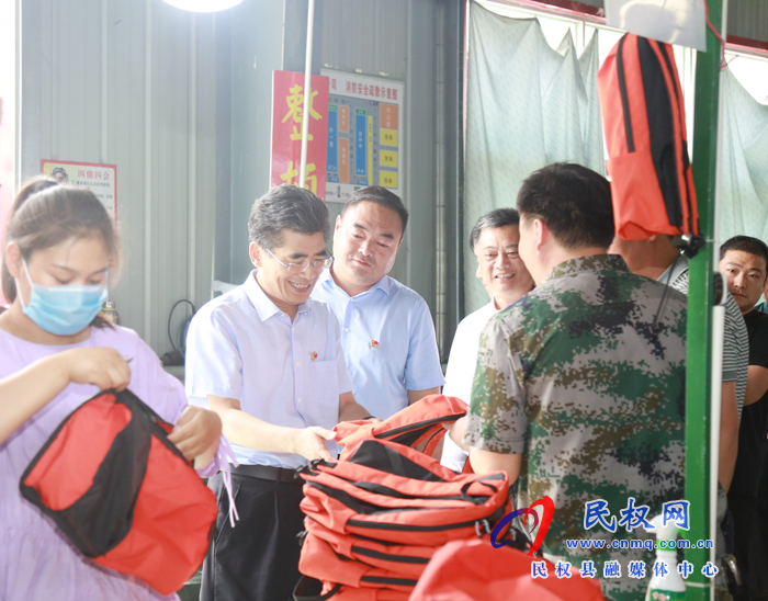 王戰(zhàn)營調(diào)研結(jié)對幫扶民權(quán)縣工作時強(qiáng)調(diào):全力抓好各項(xiàng)政策落地工作落實(shí) 確保圓滿完成脫貧攻堅目標(biāo)任務(wù) 王戰(zhàn)營調(diào)研結(jié)對幫扶民權(quán)縣工作時強(qiáng)調(diào):全力抓好各項(xiàng)政策落地工作落實(shí) 確保圓滿完成脫貧攻堅目標(biāo)任務(wù)