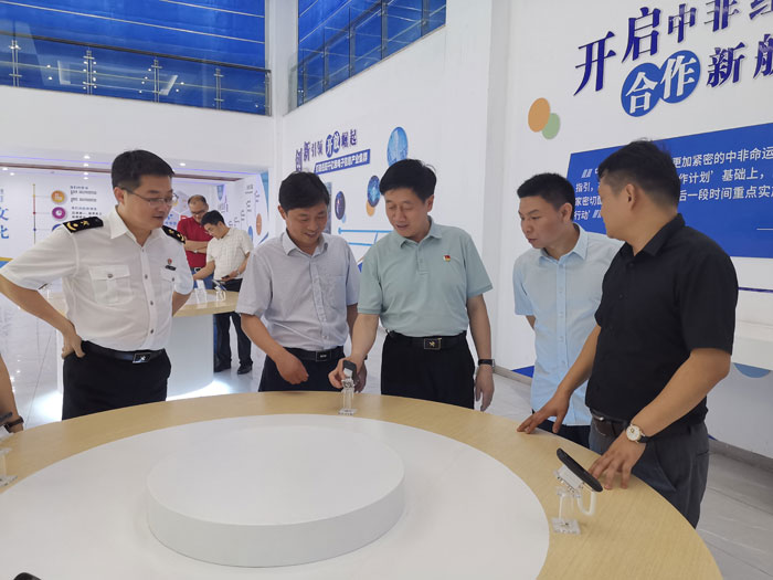 縣委常委、副縣長房季帶隊(duì)赴湖南岳陽城陵磯綜合保稅區(qū)考察學(xué)習(xí)