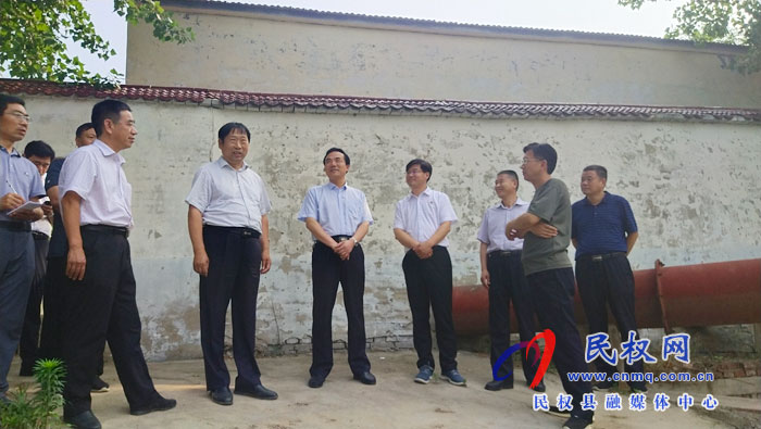 省抗旱搶種保苗指導(dǎo)工作第一組組長、省農(nóng)業(yè)農(nóng)村廳黨組成員、總農(nóng)藝師王俊忠到民權(quán)縣開展抗旱搶種保苗指導(dǎo)工作