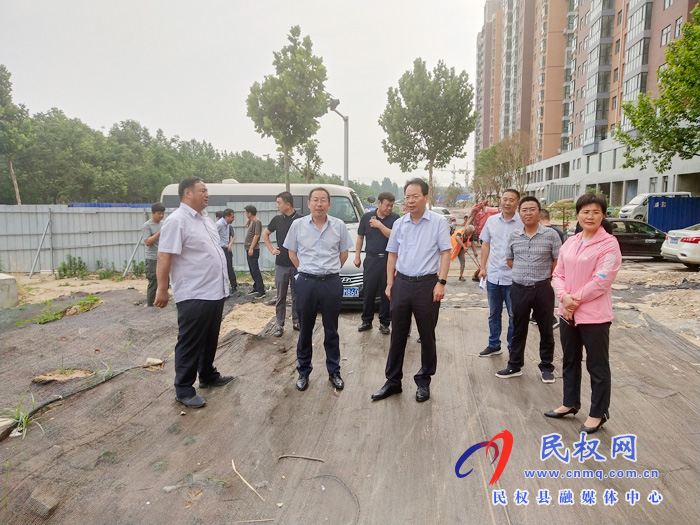 縣委常委、常務副縣長李啟峰查看我縣重點項目及生態(tài)水系工作