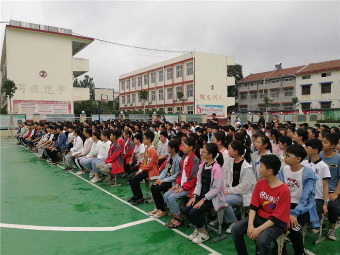 民權(quán)縣第三小學(xué)舉辦“法治進(jìn)校園，思想筑防線”專題講座