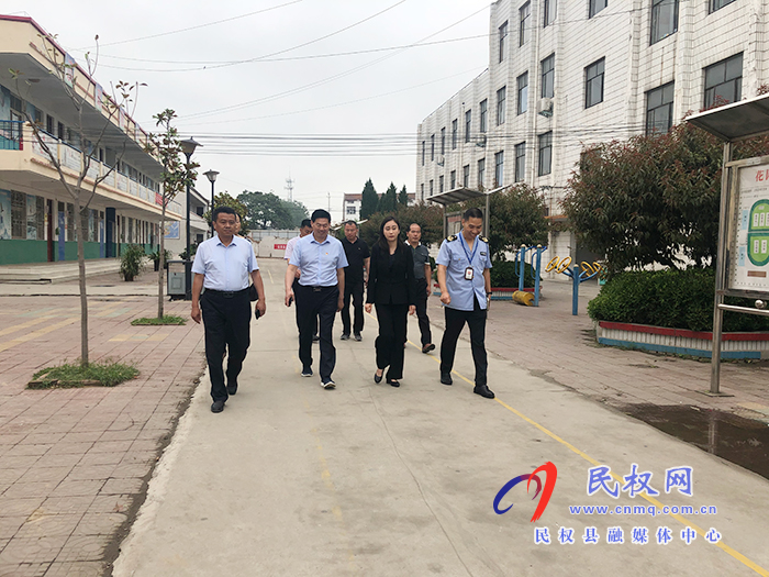 副縣長朱琳檢查指導(dǎo)校園食堂食品安全工作 副縣長朱琳檢查指導(dǎo)校園食堂食品安全工作