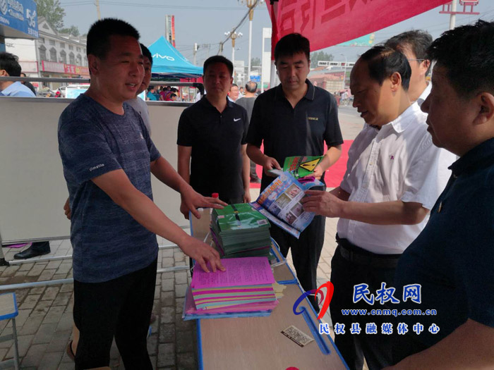 我縣召開安全生產(chǎn)集中宣講暨現(xiàn)場咨詢?nèi)撕同F(xiàn)場會 我縣召開安全生產(chǎn)集中宣講暨現(xiàn)場咨詢?nèi)撕同F(xiàn)場會