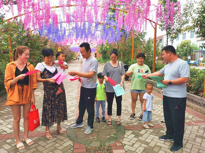 縣人防維護(hù)中心走進(jìn)幫扶村宣傳人防知識 縣人防維護(hù)中心走進(jìn)幫扶村宣傳人防知識