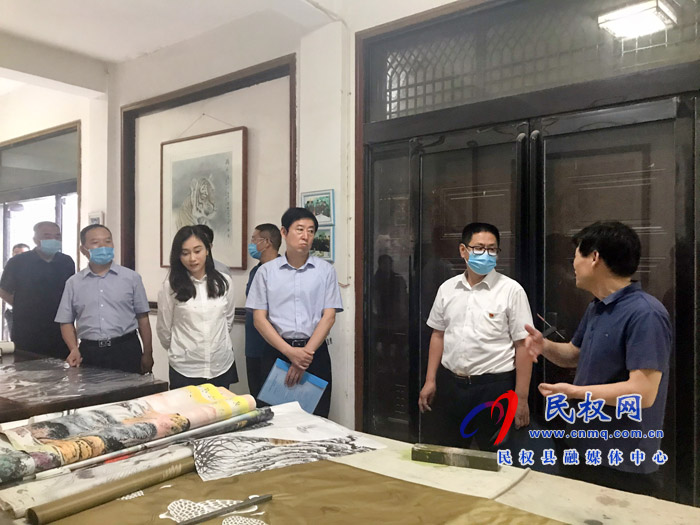 省委調(diào)研組到我縣調(diào)研民俗文化產(chǎn)業(yè)發(fā)展情況 省委調(diào)研組到我縣調(diào)研民俗文化產(chǎn)業(yè)發(fā)展情況