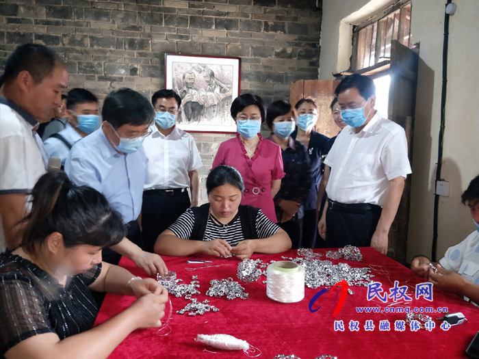 全國人大代表、省政協(xié)副主席、民建省委主委龔立群蒞臨民權(quán)調(diào)研