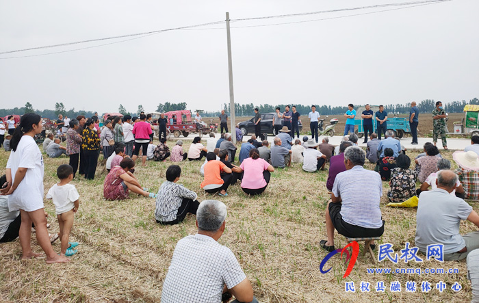 老顏集鄉(xiāng)"一場開在田間地頭的招聘會(huì)" 老顏集鄉(xiāng)"一場開在田間地頭的招聘會(huì)"