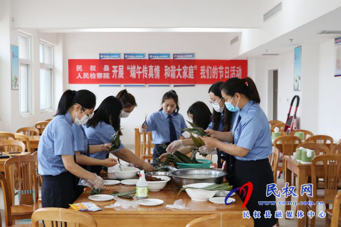縣人民檢察院:入戶傳粽香 檢民一家親 縣人民檢察院:入戶傳粽香 檢民一家親