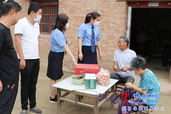 縣人民檢察院:入戶傳粽香 檢民一家親 縣人民檢察院:入戶傳粽香 檢民一家親