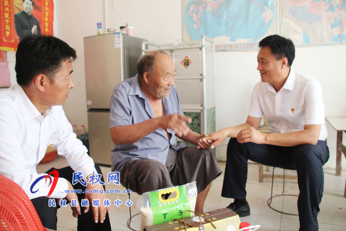褚廟鄉(xiāng)黨委走訪慰問老黨員 褚廟鄉(xiāng)黨委走訪慰問老黨員