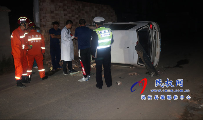 警醫(yī)聯(lián)動(dòng)顯奇效:民權(quán)交警大隊(duì)交通事故警醫(yī)聯(lián)合救援快速高效 警醫(yī)聯(lián)動(dòng)顯奇效:民權(quán)交警大隊(duì)交通事故警醫(yī)聯(lián)合救援快速高效